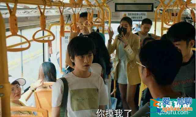 《摩天大樓》劇情緊張刺激，劇情外更多的是對女性評價的深思？