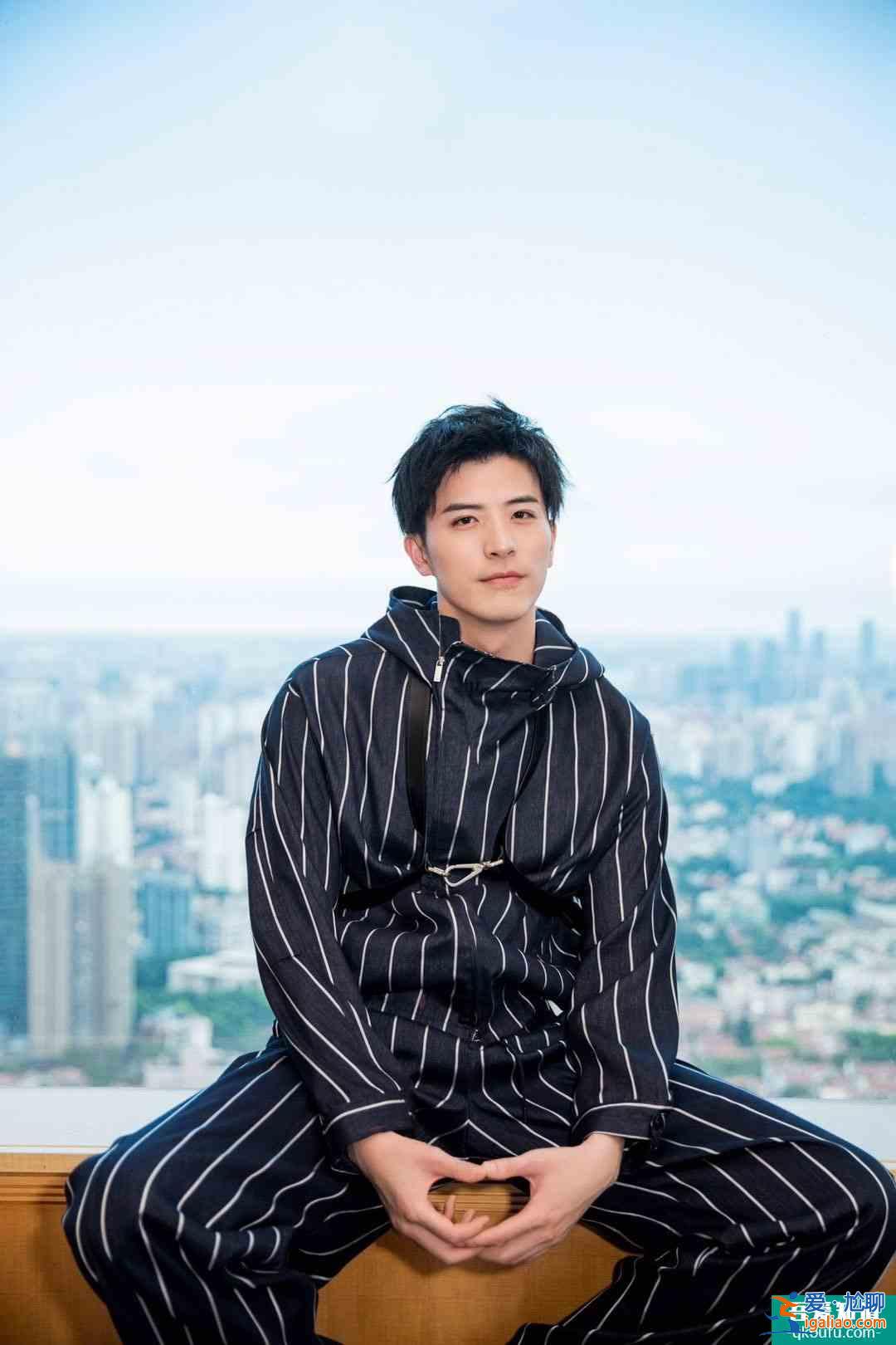 看戲丨《且聽鳳鳴》徐開騁:君臨淵是“可燃冰”,劇中跟楊超越高甜? 看戲丨《且聽鳳鳴》徐開騁:君臨淵是“可燃冰”,劇中跟楊超越高甜?