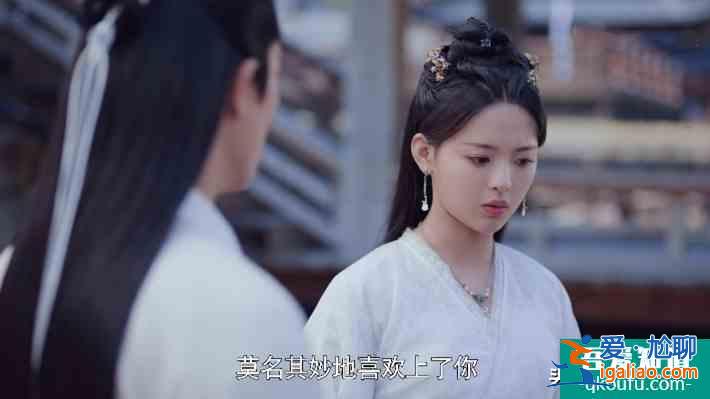 且聽鳳鳴：紅衣服的鳳舞，才是真正的鳳舞，白衣服的她是穿越的？