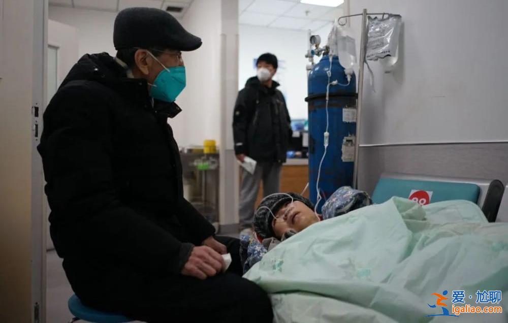急診人滿為患 醫護帶病救人 “一個干倒再上來一個”？