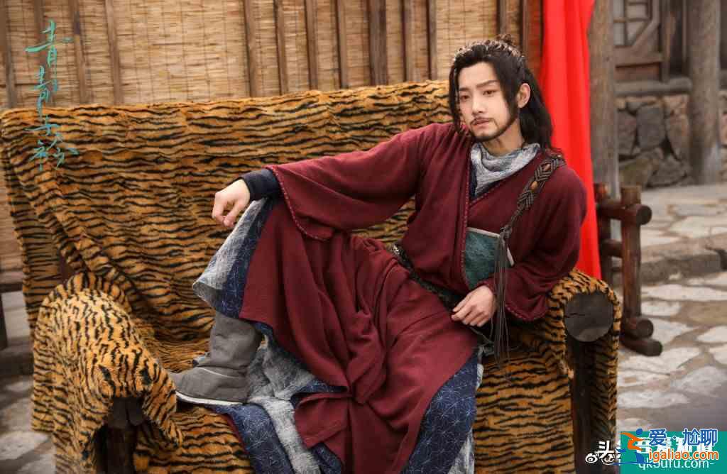 古裝校園劇《青青子衿》，范世錡呂小雨缺演技，無腦爽劇槽點多？