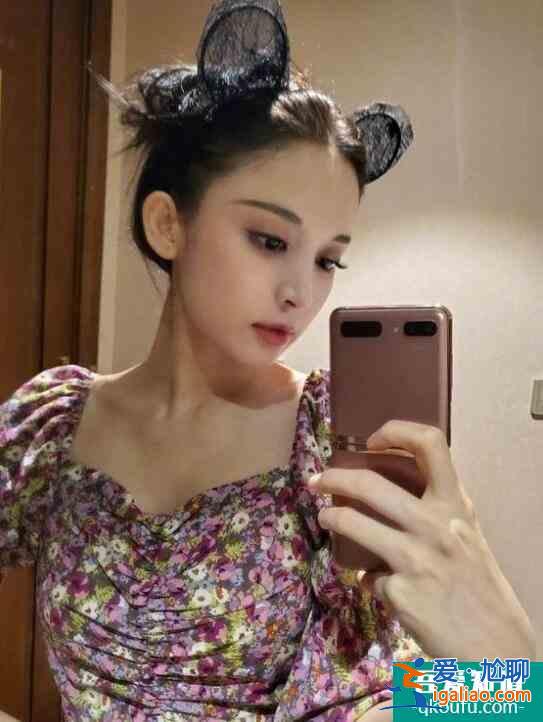 娜扎久違曬自拍美照 大方秀出纖細鎖骨性感迷人？