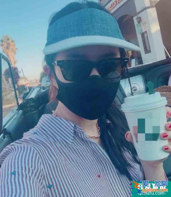 劉亦菲坐敞篷跑車兜風 手拿咖啡盡顯舒適愜意十足? 劉亦菲坐敞篷跑車兜風 手拿咖啡盡顯舒適愜意十足?