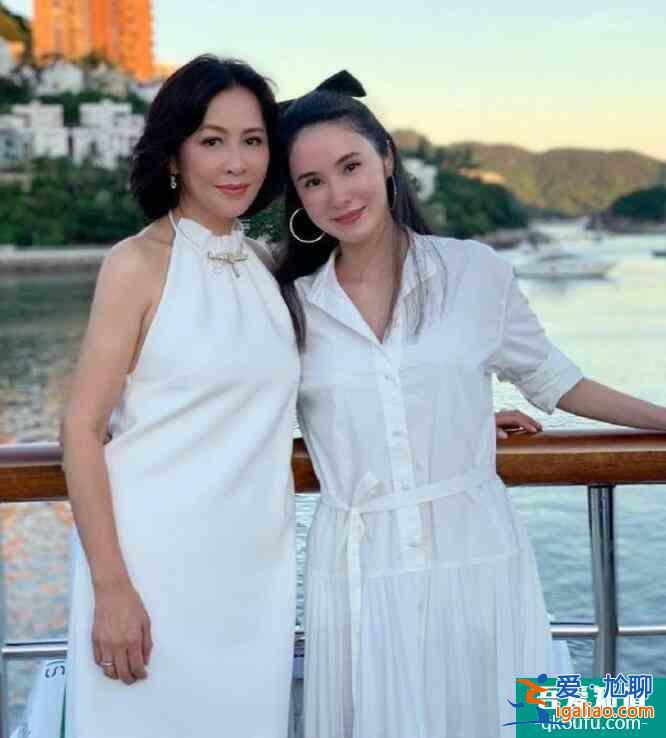 劉嘉玲曬美照狀態好 戴墨鏡穿白裙御姐風滿滿? 劉嘉玲曬美照狀態好 戴墨鏡穿白裙御姐風滿滿?