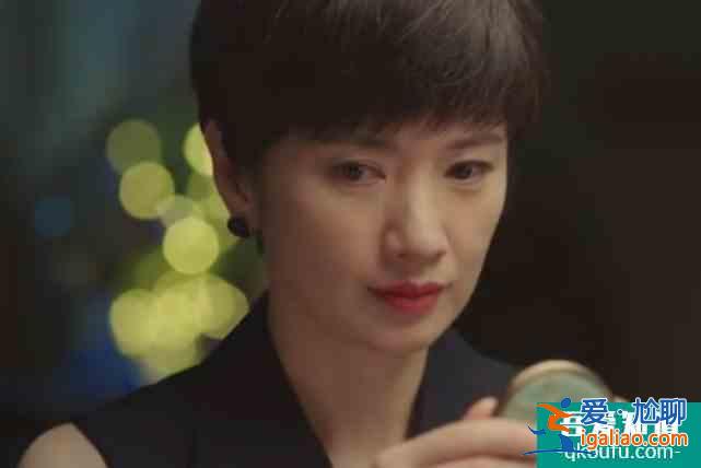 以家人之名：賀子秋還賀梅化妝鏡，與賀梅決裂，回家路上哭成淚人？