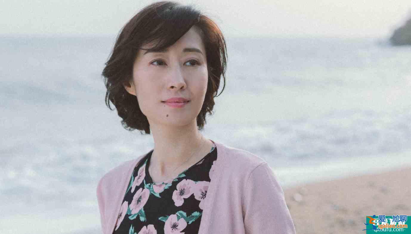 《白色月光》熱播，胡歌和靳東在線追問劇情，劉敏濤高情商拒絕？