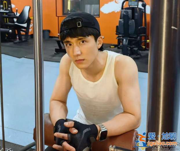 張新成和張杰掰手腕骨折!節目組道歉網友不買賬 全網回憶高以翔猝死 張新成和張杰掰手腕骨折!節目組道歉網友不買賬 全網回憶高以翔猝死