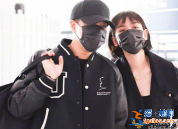 劉愷威李曉峰好事將近?外出聚餐女方全程捂小腹 網(wǎng)友疑問懷孕了嗎