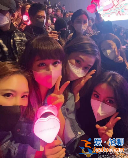 前一秒楊穎帶兒子逛街被受好評 下一秒楊穎現身韓團BLACKPINK演唱會惹爭議 前一秒楊穎帶兒子逛街被受好評 下一秒楊穎現身韓團BLACKPINK演唱會惹爭議