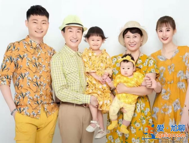 鞏漢林近況曝光!65歲發際線后移明顯 豪宅飲酒作樂太過瀟灑