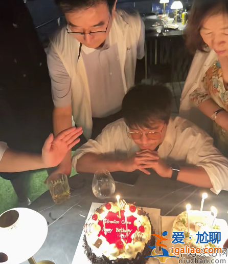陳思誠攜家人豪華游輪慶生!小女友阮巨疑在現場 網友疑問這是見父母