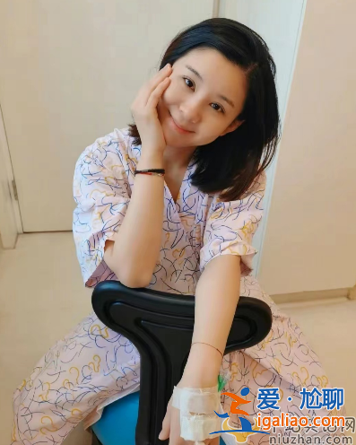 李小萌最新情況!懟臉自拍高鼻梁被指整容引熱議 過(guò)年胖出雙下巴 李小萌最新情況!懟臉自拍高鼻梁被指整容引熱議 過(guò)年胖出雙下巴