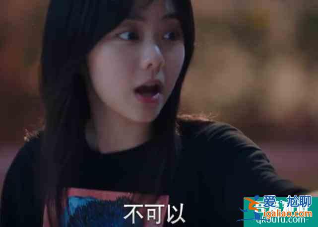 以家人之名：凌霄喂子秋吃烤紅薯，尖尖的反應(yīng)像極了他們倆姐姐？