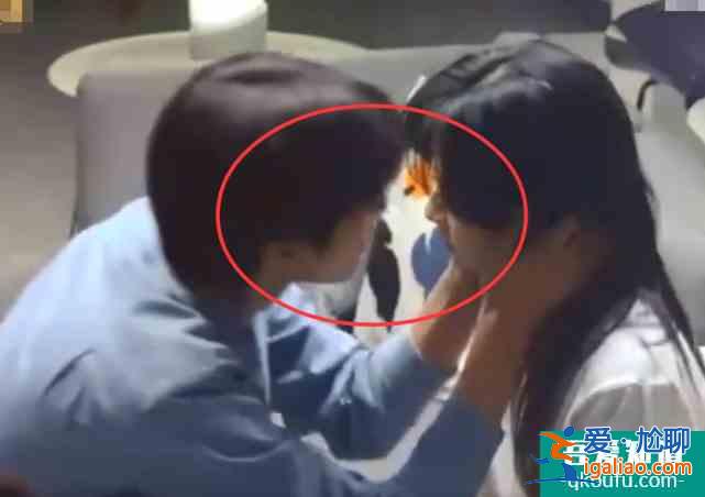 以家人之名：當凌霄和鄭舒燃吻李尖尖時，誰注意她反應？大不一樣？