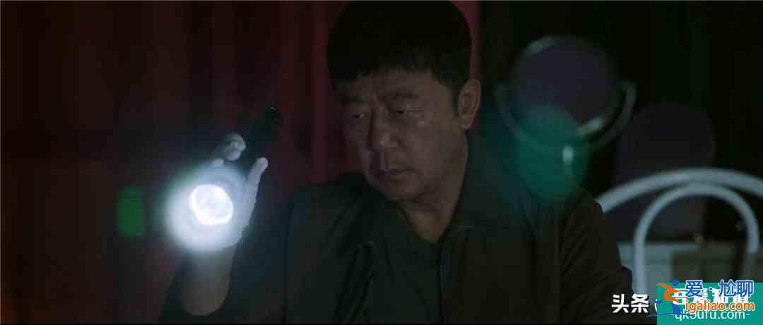 無反轉不懸疑！《摩天大樓》節奏出色，嫌疑人洗腦能力滿分？