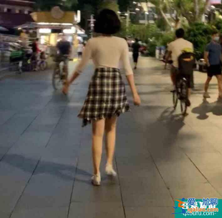 許晴夜走生圖流出 身材前凸后翹性感吸睛？