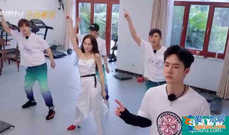 王一博跳無價之姐 面無表情被調侃:沒感情的機器人? 王一博跳無價之姐 面無表情被調侃:沒感情的機器人?