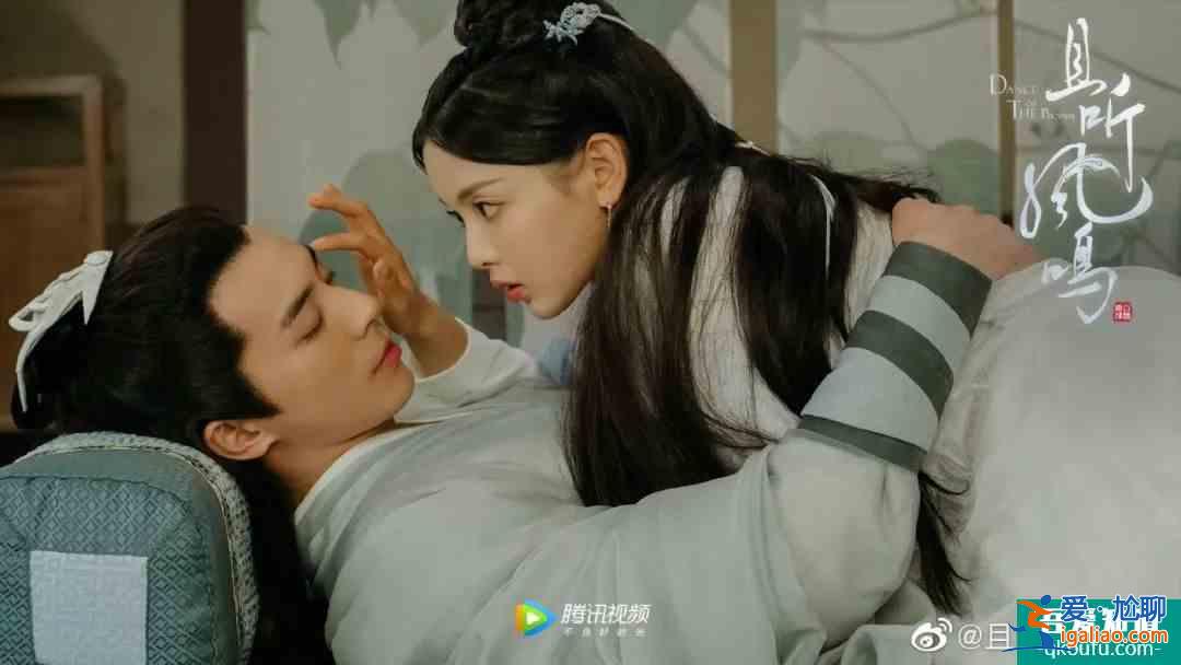 是《且聽鳳鳴》里的冷面傲嬌圣子君臨淵，更是自在生活的快樂水豚先？