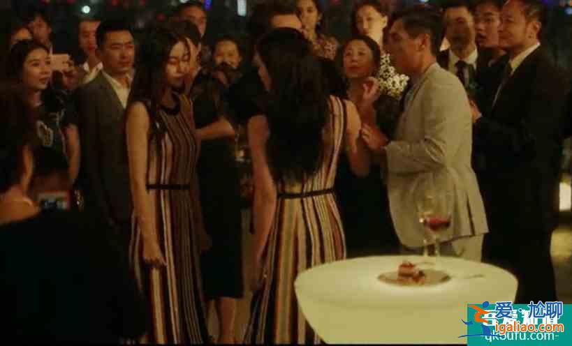 baby《摩天大樓》穿同款裙慘被女配艷壓，網友：演技拖后腿？