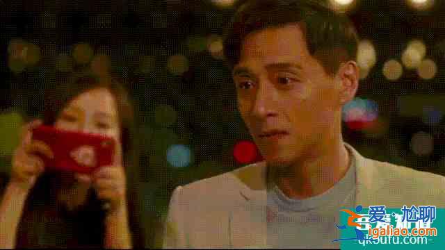 baby《摩天大樓》穿同款裙慘被女配艷壓，網友：演技拖后腿？