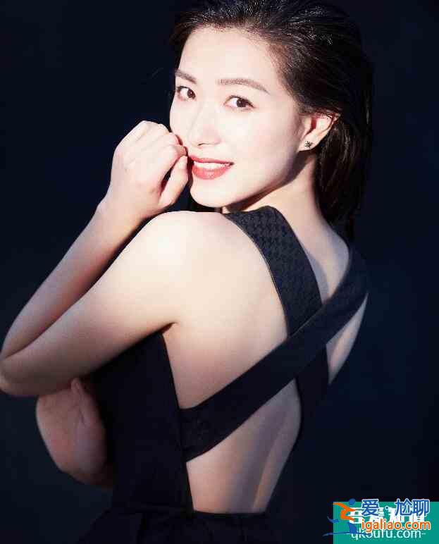 萬茜發文報平安 被曝出交通事故右手骨折了？