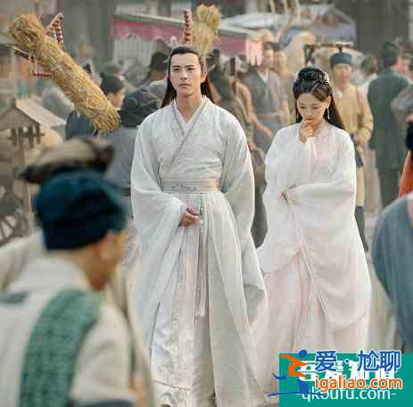 且聽鳳鳴：鳳舞想回家，坦誠交代穿越身份，君臨淵霸氣強(qiáng)吻求留下？