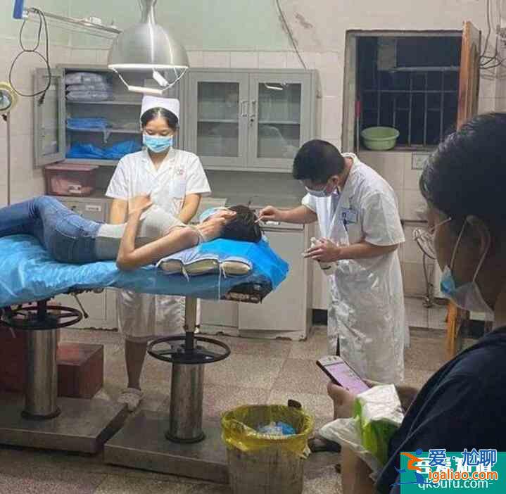 張藍心拍戲頭部受傷 頭上包裹著紗布血跡明顯？