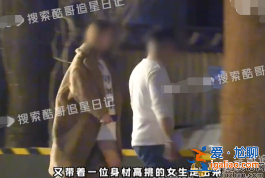 50歲楊坤戀情疑曝光!深夜與李亞鵬聚餐結(jié)束 攜長(zhǎng)腿美女一起回家 50歲楊坤戀情疑曝光!深夜與李亞鵬聚餐結(jié)束 攜長(zhǎng)腿美女一起回家