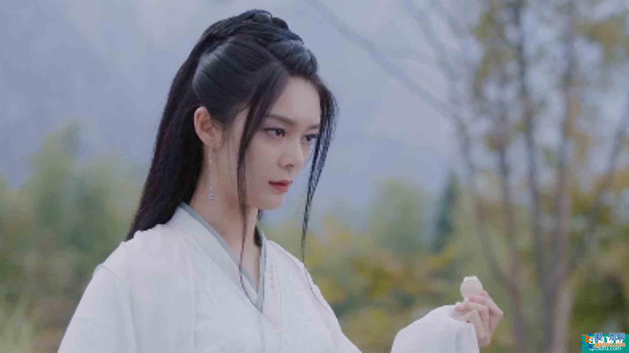 且聽鳳鳴：左青鸞發(fā)現(xiàn)蹊蹺，揭穿鳳舞并非真正的鳳舞，君臨淵慌了？