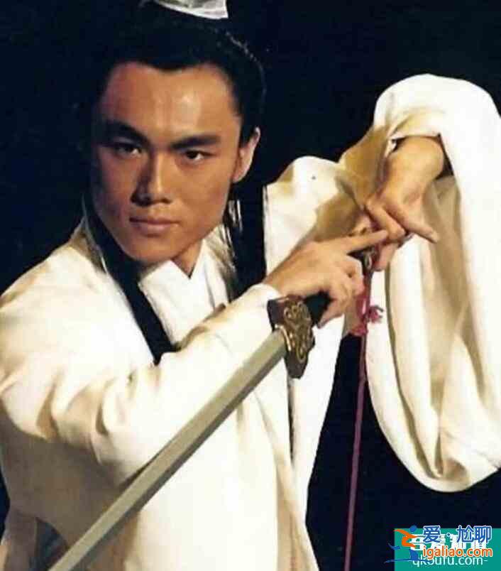 秦昊被曝曾整容 眉眼之間反差巨大讓人認不出？