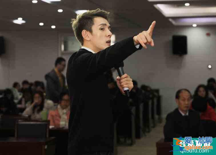 李佳琦回應落戶上海 想為上海獻出一份自己的力量？