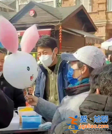 撒貝寧李白罕見同框!一家人會武漢過年 李白聽不懂方言有點(diǎn)懵