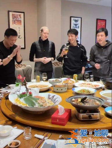 撒貝寧李白罕見同框!一家人會武漢過年 李白聽不懂方言有點(diǎn)懵