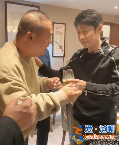 撒貝寧李白罕見同框!一家人會武漢過年 李白聽不懂方言有點(diǎn)懵
