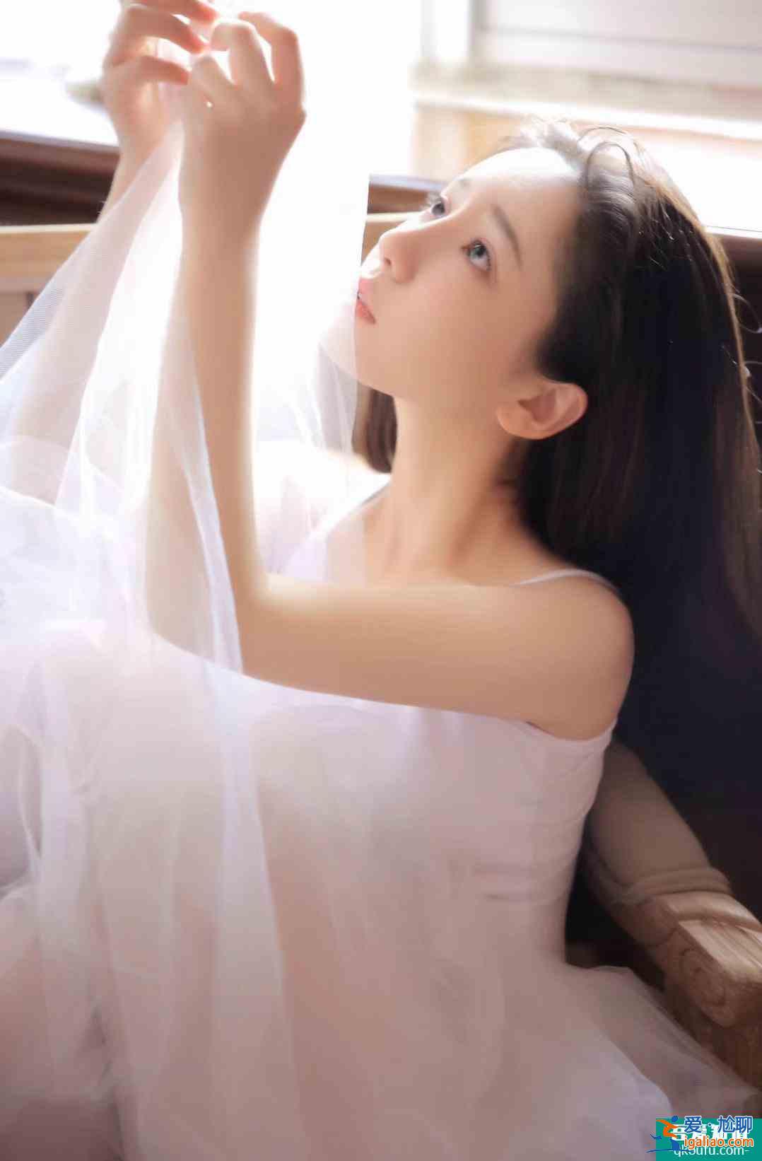 《我的奇怪朋友》今日開播 元?dú)庑』ㄍ醌h云搭檔王一博？