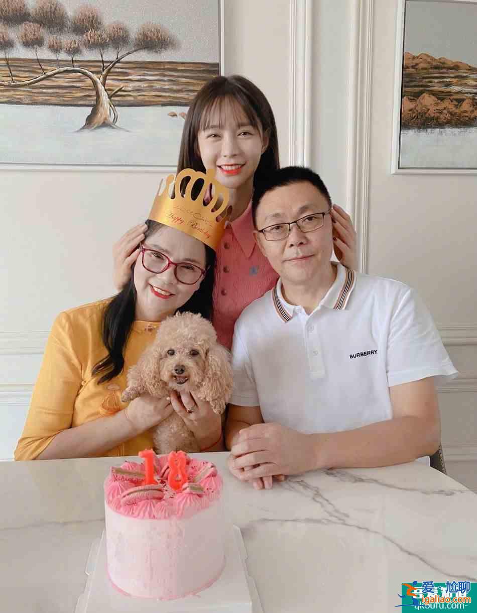 沈夢(mèng)辰曬合照告別寵物犬 相伴11年讓人淚目？