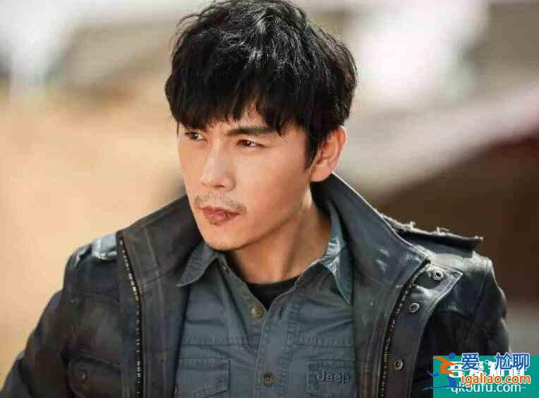 秦昊曬近照 手機殼字樣十分亮眼引發網友調侃? 秦昊曬近照 手機殼字樣十分亮眼引發網友調侃?