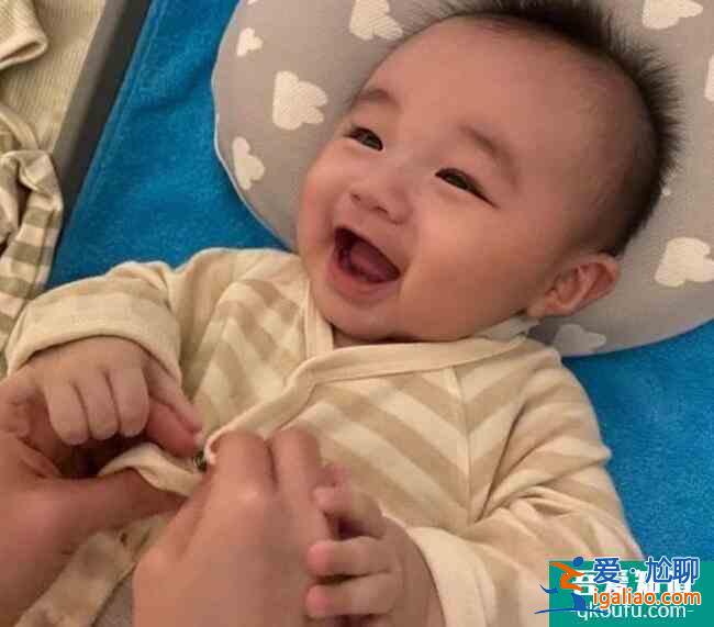 古巨基半歲兒子萌照 笑容暖心完全就是縮小版古巨基？