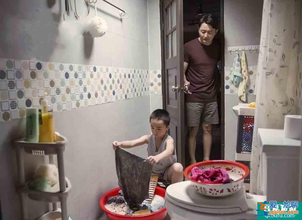 《以家人之名》凌霄對尖尖“圖謀不軌”，子秋只想用一生保護她？