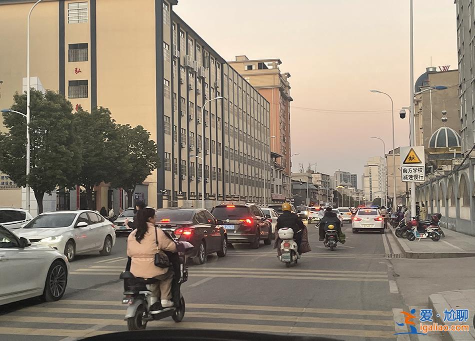 主播扎堆縣城 炮制謠言泛濫？