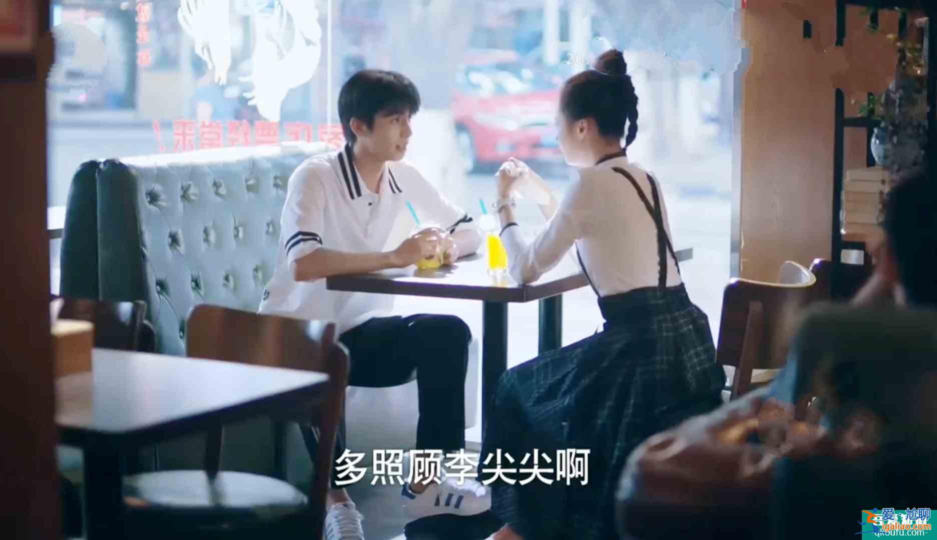 以家人之名:凌霄,尖尖,明月之間不是3角戀,不要再誤會他們了? 以家人之名:凌霄,尖尖,明月之間不是3角戀,不要再誤會他們了?