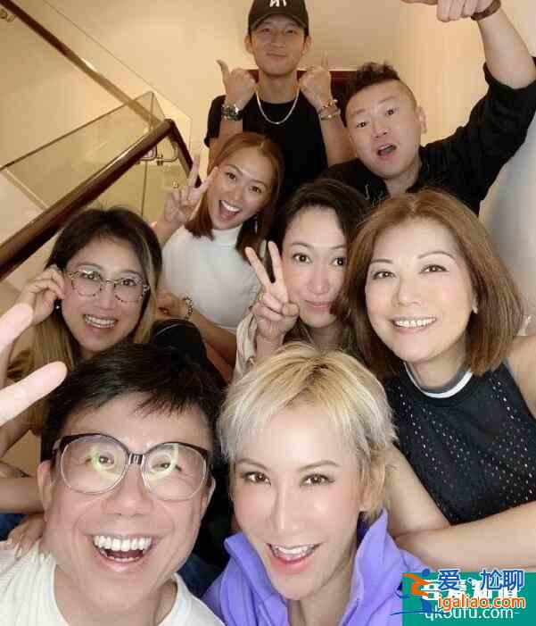 李玟分享與好友聚會合照 做出搞怪表情逗趣十足？