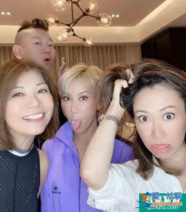 李玟分享與好友聚會合照 做出搞怪表情逗趣十足？