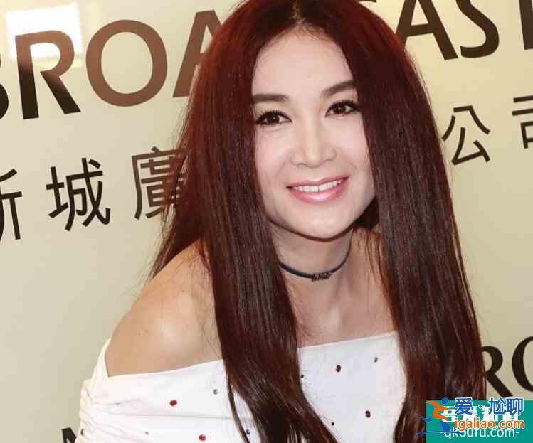 53歲溫碧霞美腿搶鏡 大秀香肩鎖骨狀態似少女? 53歲溫碧霞美腿搶鏡 大秀香肩鎖骨狀態似少女?