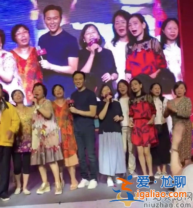 張智霖陪一群富婆唱歌!對方強制摟腰擁抱 現(xiàn)場視頻曝光太尷尬 張智霖陪一群富婆唱歌!對方強制摟腰擁抱 現(xiàn)場視頻曝光太尷尬