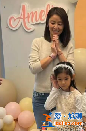 霍建華林心如女兒正臉照曝光 一家三口罕見同框 女兒太像霍建華