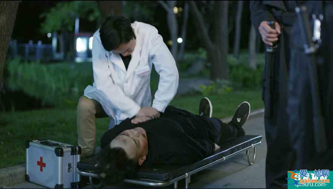 無厘頭劇情適配奇葩人設，吐槽怪誕生活劇《生活像陽光一樣燦爛》？