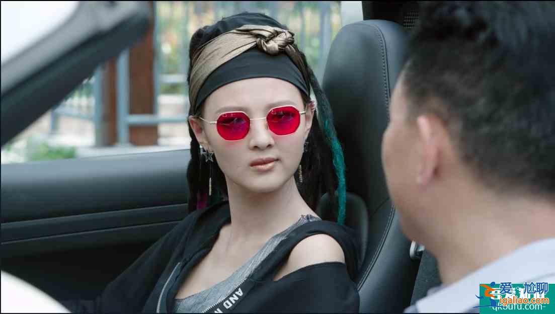 無厘頭劇情適配奇葩人設，吐槽怪誕生活劇《生活像陽光一樣燦爛》？