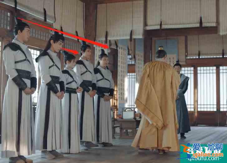 《漂亮書生》正熱播，鞠婧祎劇中身高再引熱議，確定是1米59？？