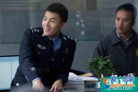 《掃黑風(fēng)暴》開(kāi)播 演員劉揚(yáng)解鎖警官身份開(kāi)啟掃黑除惡之戰(zhàn)!? 《掃黑風(fēng)暴》開(kāi)播 演員劉揚(yáng)解鎖警官身份開(kāi)啟掃黑除惡之戰(zhàn)!?